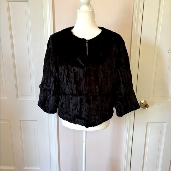 Never worn black faux fur 3/4 sleeve jacket by Jennifer Lopez, size large. - Picture 3 of 5